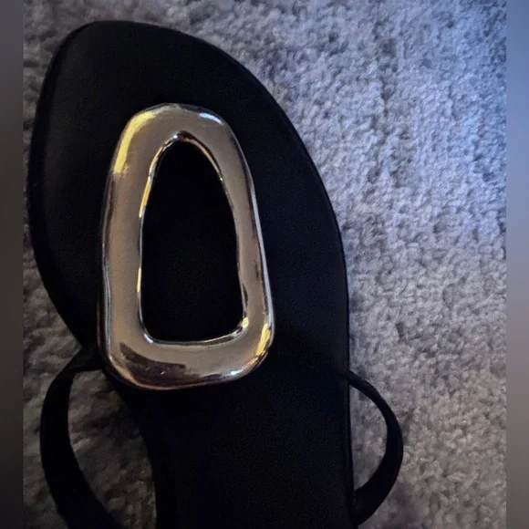 Steve Madden Knola Leather Sandals
With Gold Size: 9 - Picture 4 of 6